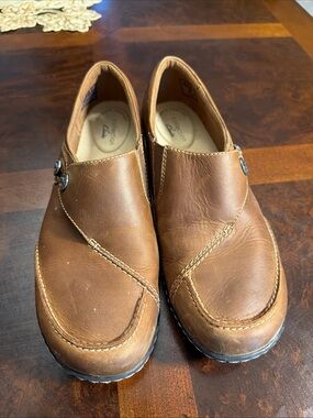 Clarks Women's Brown Leather Slip-On Loafers